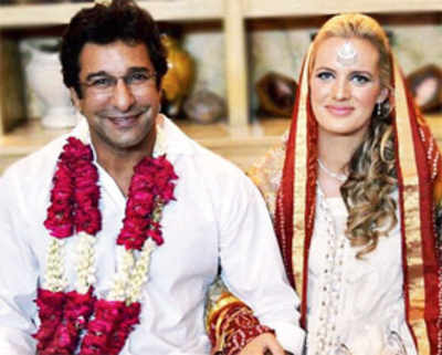 Wasim Akram marries Australian girlfriend Shaniera Thompson
