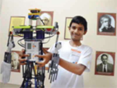 Construction workers’ 14-yr-old son takes up teacher’s challenge, develops humanoid