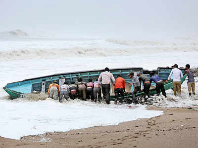 Cyclone Vayu spares Gujarat; changes course towards sea
