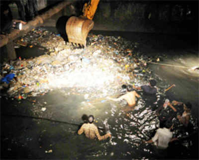 Three-year-old girl ‘falls into drain’ in Dharavi