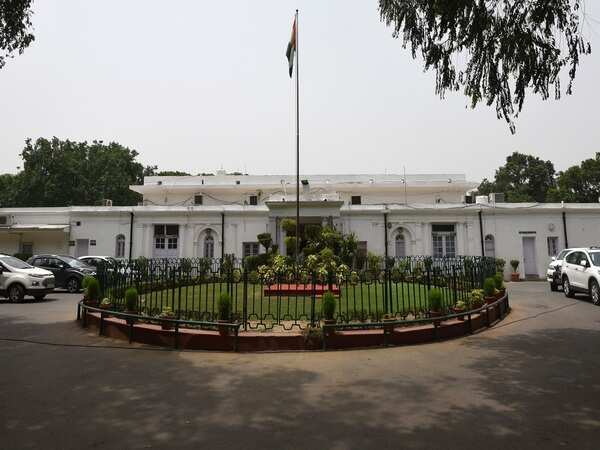 Staff member commits suicide at Congress headquarters in Delhi