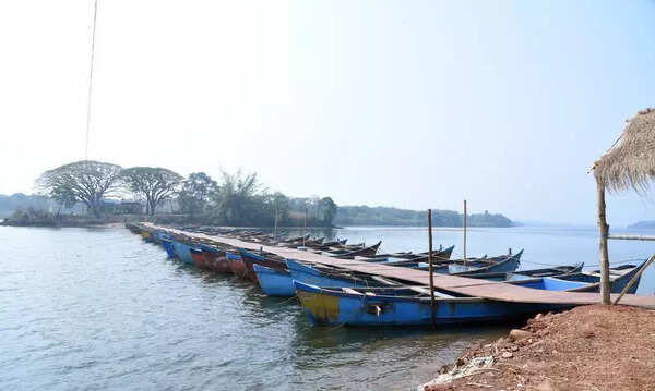 Despite 5yrs of appeal, pontoon bridge only link to M’luru uroos