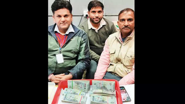 Man caught at Jaipur airport with Rs 26 lakh foreign currency