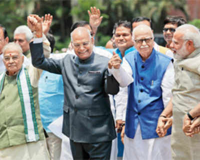 Hand in hand: Show of support for Kovind