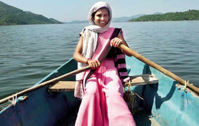 Maharashtra: Woman rows 18 km daily to attend to tribal babies, expecting moms