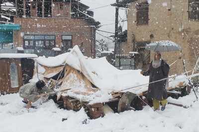 Flood-hit Kashmiris still waiting for relief