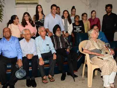 Salman Khan, Katrina Kaif host special screening of Bharat for families separated during 1947 partition