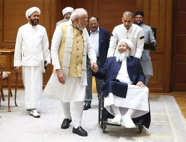 Kanthapuram discusses social and educational issues with PM Modi