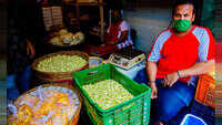 In Unlock 1.0, the Dadar flower market opens with only 10% occupancy 