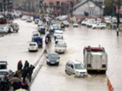Torrential rain triggers flood panic in Kashmir