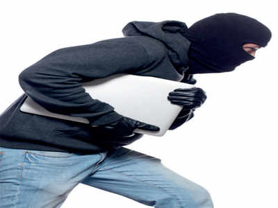 Thief breaks inside four houses in a single building