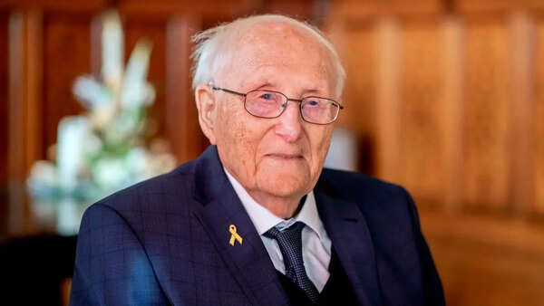 Albrecht Weinberg, a Holocaust survivor who returned to Germany in his 80s, dies at 101