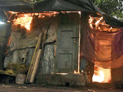 Bomb assembled in a shanty goes off in Antop Hill, two held Bomb assembled in a shanty goes off in Antop Hill, two held