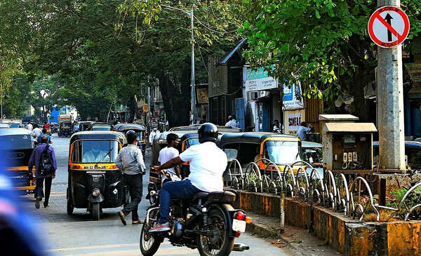 Mumbai Traffic Police launch blitz against wrong-side driving and heavy vehicles flouting peak-hour movement ban