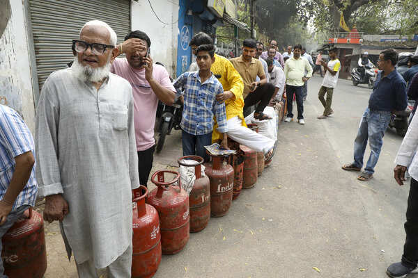 LPG shortage disrupts weddings, kitchens in Madhubani