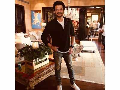 Anil Kapoor jets off to Germany for treatment of his shoulder