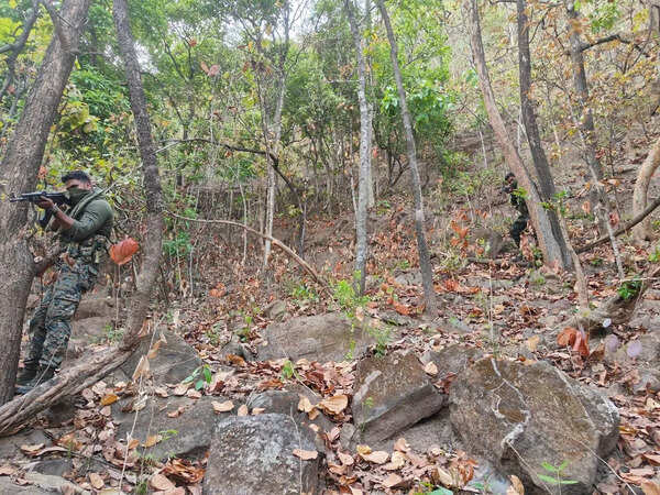 Ailing Maoist leader Narahari surrenders