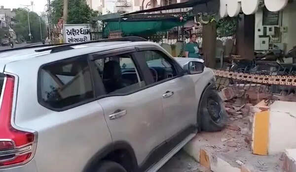 Drunk man rams SUV into bungalow wall in Akota