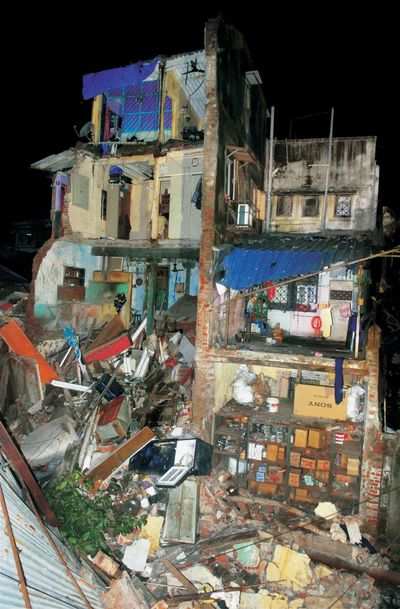 Portion of building collapses at Girgaon