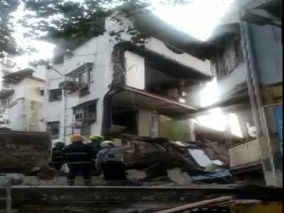 Mumbai: Portion of building collapses at Grant road