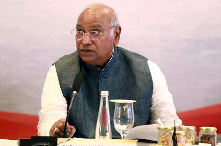 BJP's &lsquo;corruption, loot&rsquo; taking nation on highway to hell, alleges Mallikarjun Kharge