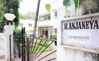Former social welfare minister H Anjaneya still to vacate his Jayamahal bungalow