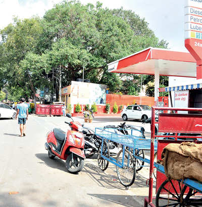 Man leaves debit card in fuel station, loses Rs 1.21L