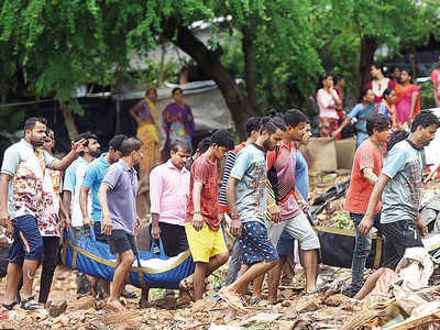 Toll from Malad wall collapse climbs to 26