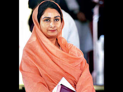 Harsimrat Badal quits cabinet over farm bills