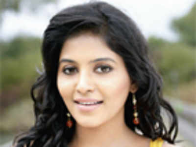 Karthik ropes in Anjali for Sethupathi movie