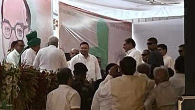 Samman Diwas rally live updates: Sharad Pawar, Sukhbir Singh Badal, Nitish Kumar reach venue of INLD rally, leaders from 11 states likely to form Third Front