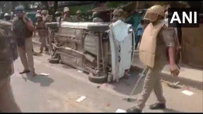 Uttar Pradesh News Updates: Police jeep, roadways bus torched in Jaunpur in protests against Agnipath scheme