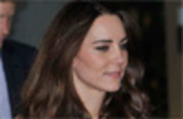 Kate attends final rehearsal without William