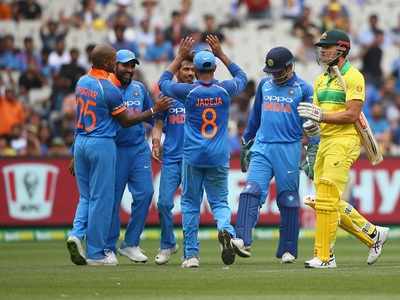Australia all out for 230 in 3rd ODI against India
