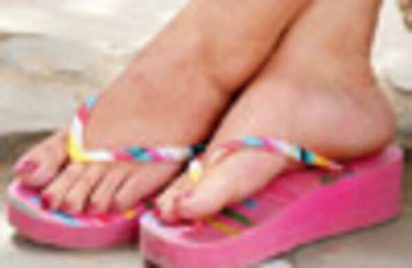 Campus chicks’ chappal culture