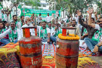 JMM protests hike in cooking gas prices