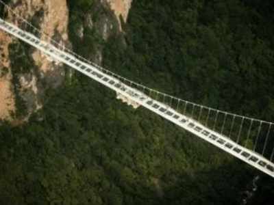 World's highest glass bridge to reopens in China