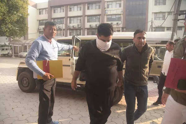 Two bank ex-staffers among 4 held in IDFC fraud case