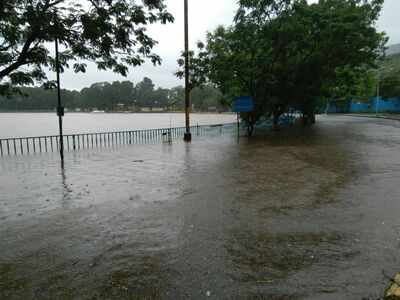 Mumbai Rains, local trains, water logging, traffic LIVE updates: Doctor who went missing in rains found dead