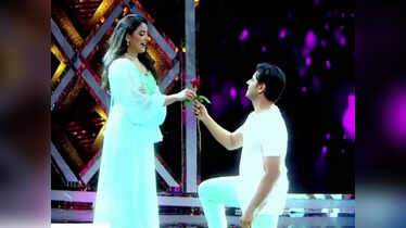 Neil Bhatt and Aishwarya Sharma lock lips on Smart Jodi stage; a ...