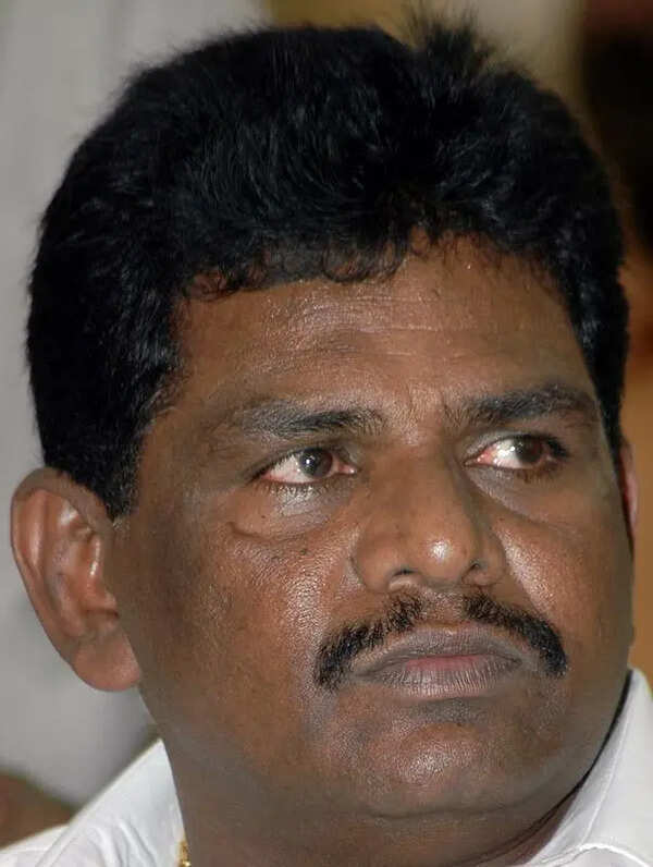HC stays trial of graft case against min