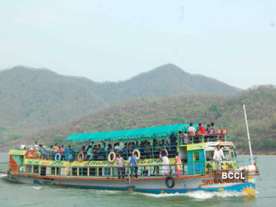 Andhra Pradesh boat tragedy: Team hopeful of retrieving Royal Vasishta from Godavari on Friday