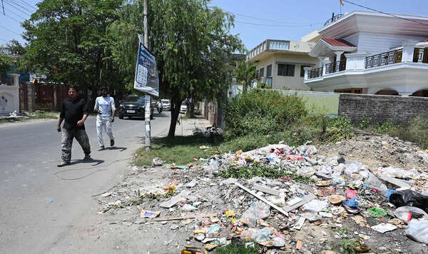 Encroachment, choked drains, traffic snarls plague Doon’s GMS Rd