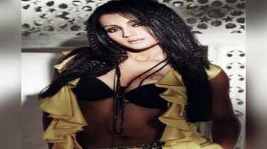 Actresses turn up the heat