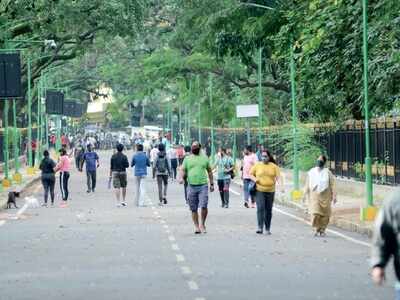 A walk in the park: 2 netas back plan to keep traffic out of Cubbon Park. Enjoy!