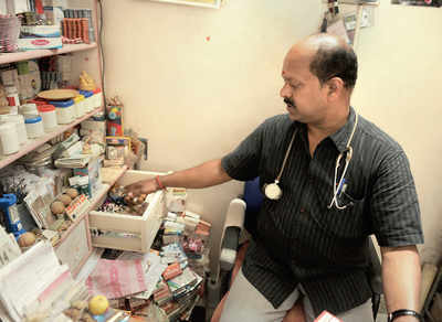 Armed ‘patients’ rob unwary doctor