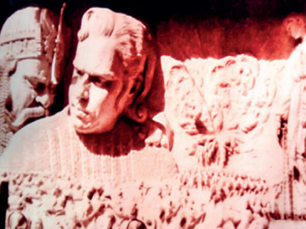 Epic touch to Mughal-e-Azam’s masks, sets & paper horses from Pune sculptor