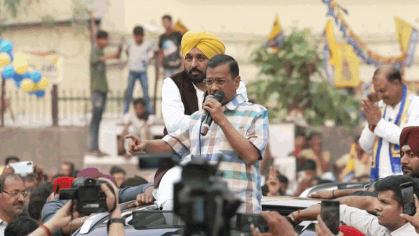 Kejriwal blows kiss to supporters; Mann says whole world watching this press conference