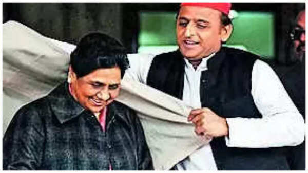 Akhilesh springs to Mayawati's defence, sparks speculation