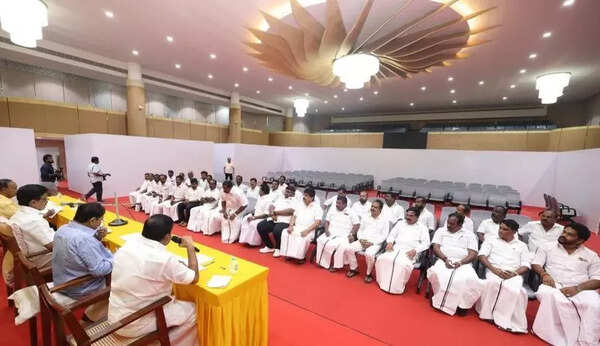 DMK pushes for Aranthangi seat, Congress hopes to hold ground